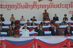 Đại tướng Ngô Xuân Lịch dự Lễ kỷ niệm 70 năm Ngày thành lập Quân đội nhân dân Lào tại Vientiane